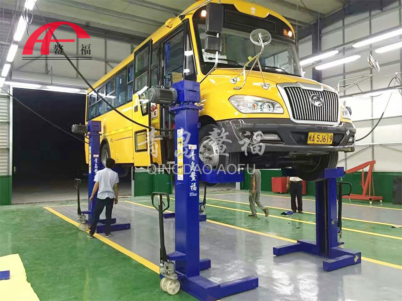 校車維修舉升機案例（10噸）