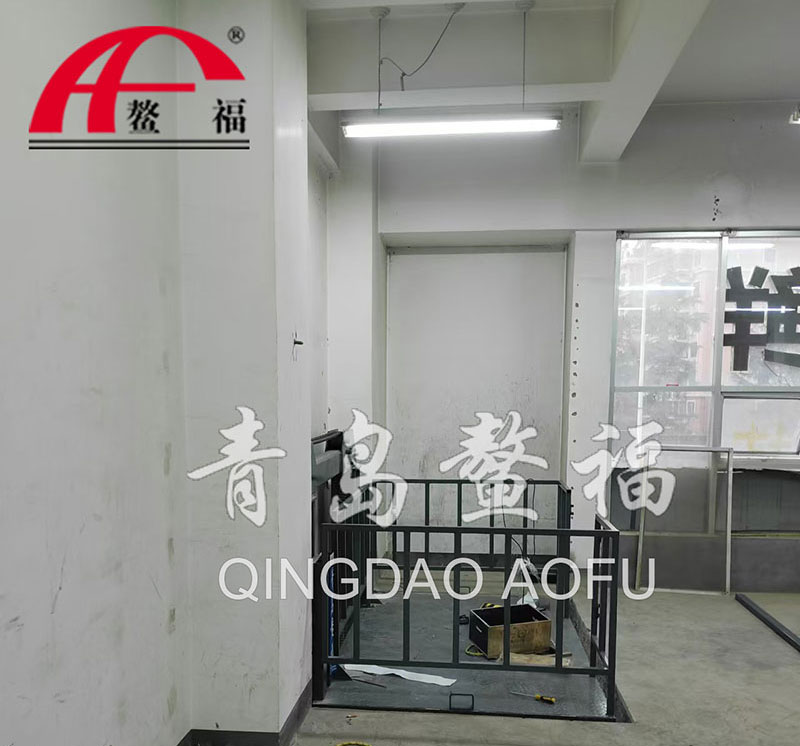 鰲福雙柱小貨梯